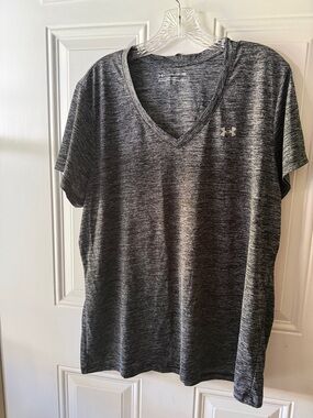 Under Armour Women's Short Sleeve V-Neck Tee in Heather Gray